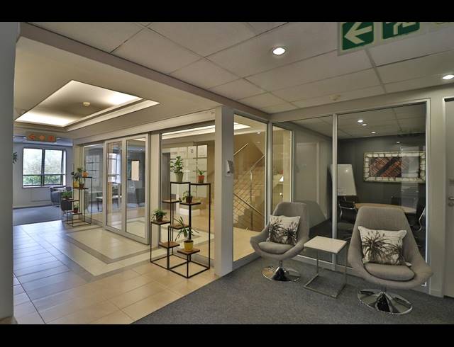 23M² SERVICED OFFICE TO LET IN FOURWAYS